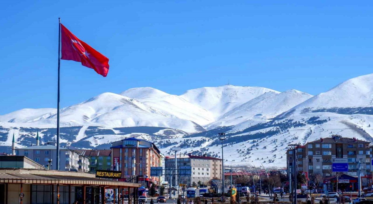 Erzurumun kuzeyinde kar var