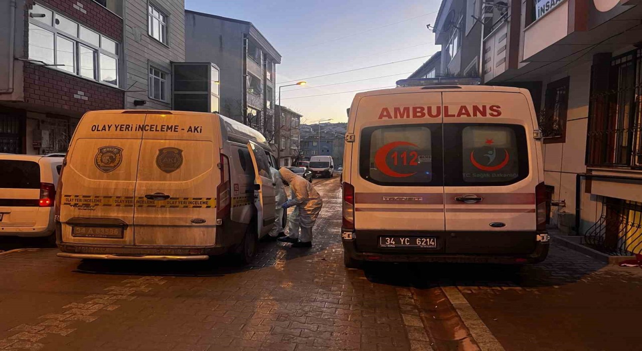 Esenyurtta emlakçının ulaşamadığı genç adam evde ölü bulundu