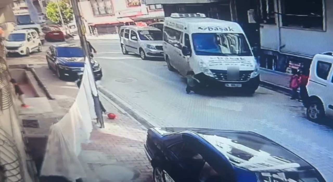 Esenyurtta feci kaza; servis minibüsü 5 yaşındaki çocuğun üzerinden geçti