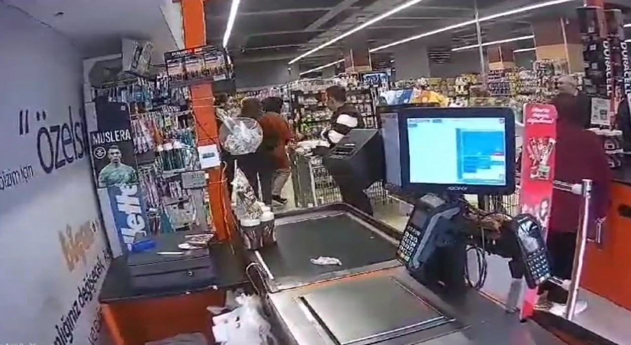 Esenyurtta işten çıkarılan market çalışanı ortalığı bir birine kattı
