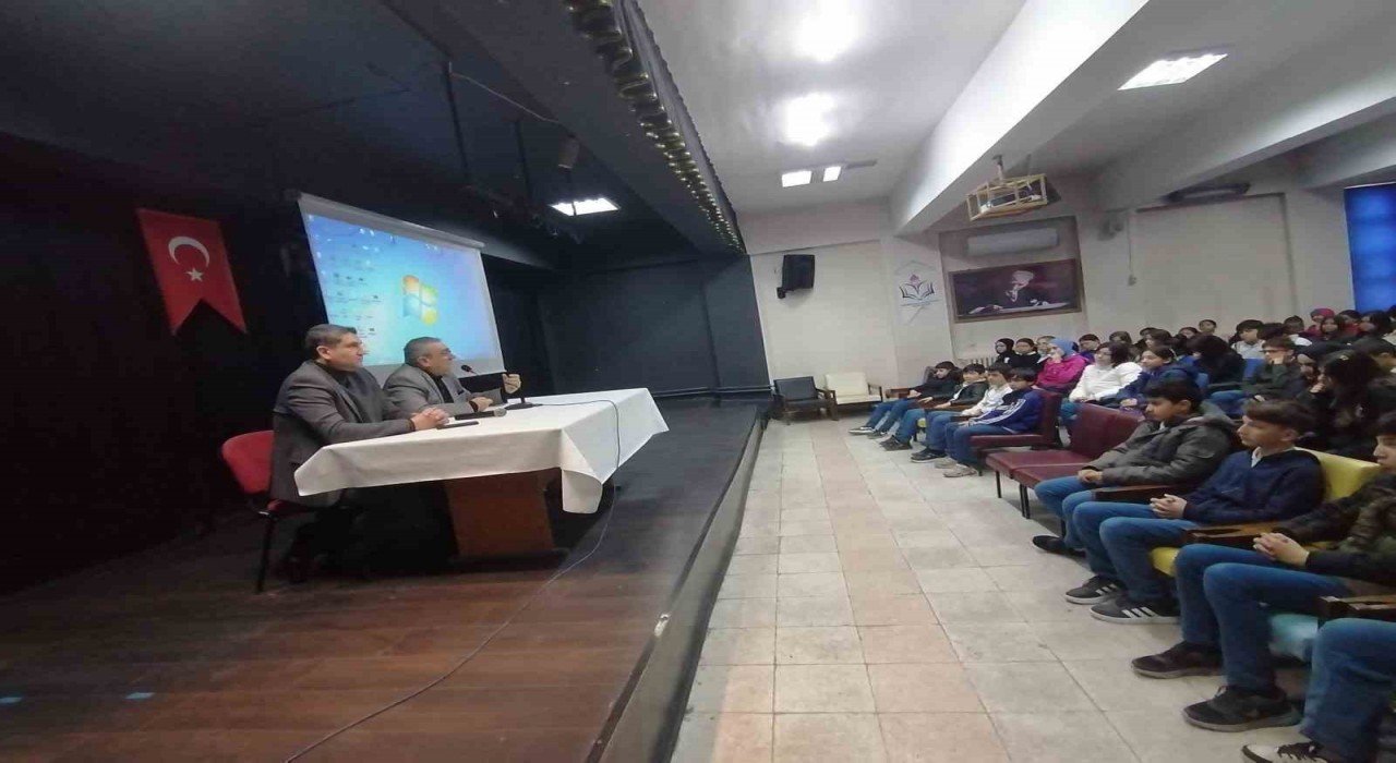 Eskişehir Orgeneral Halil Sözer Ortaokulunda öğrencilere yönelik yazar ve şair etkinliği düzenlendi