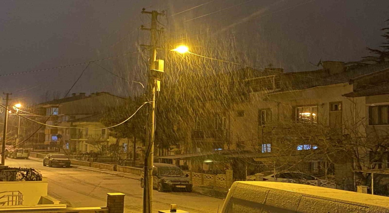 Eskişehirde kar yağışı başladı