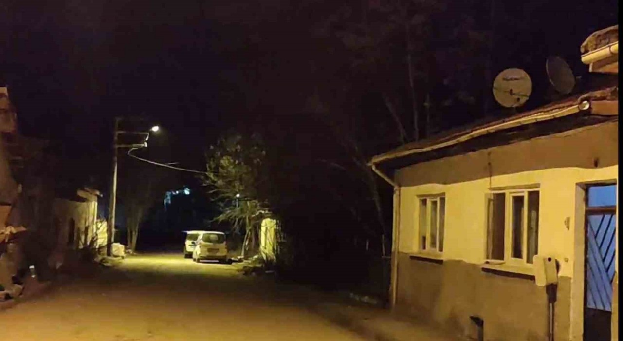 Eskişehirde soba dumanından zehirlenen anne-oğul tedavi altına alındı