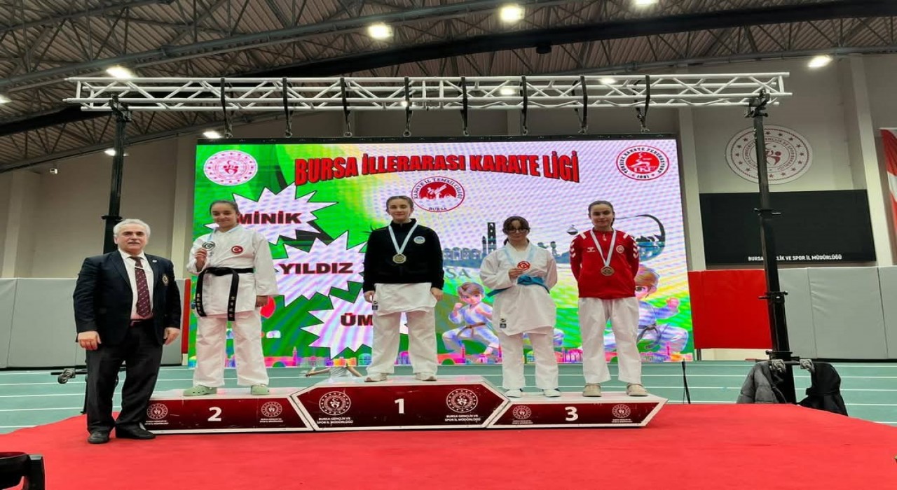 Eskişehirli karate sporcuları Bursadan derecelerle döndü