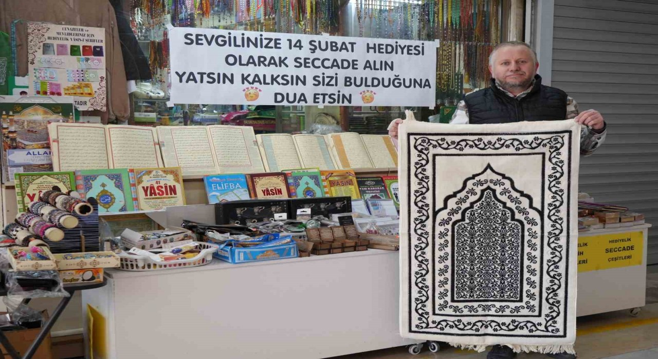 Esnaftan dikkat çeken Sevgililer Gününe özel hediye önerisi: Yatsın kalksın sizi bulduğuna dua etsin