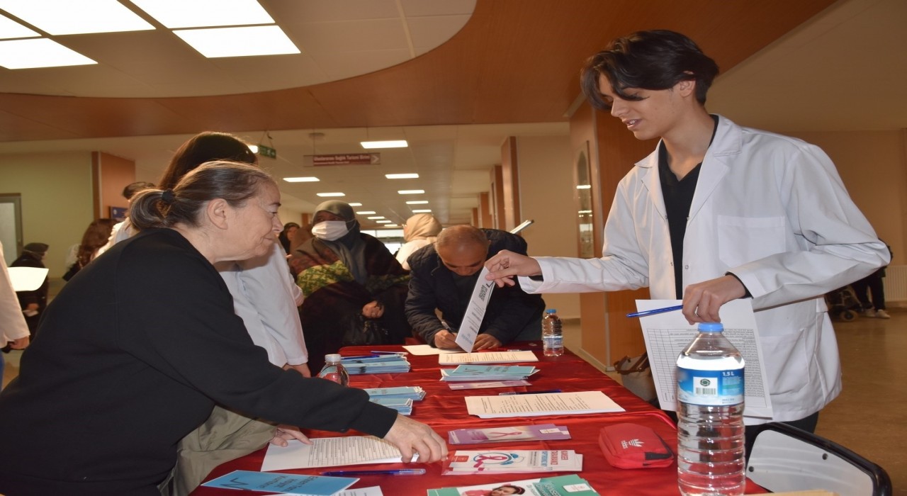 ESOGÜ Hastanesinde kanser bilgilendirme standı açıldı
