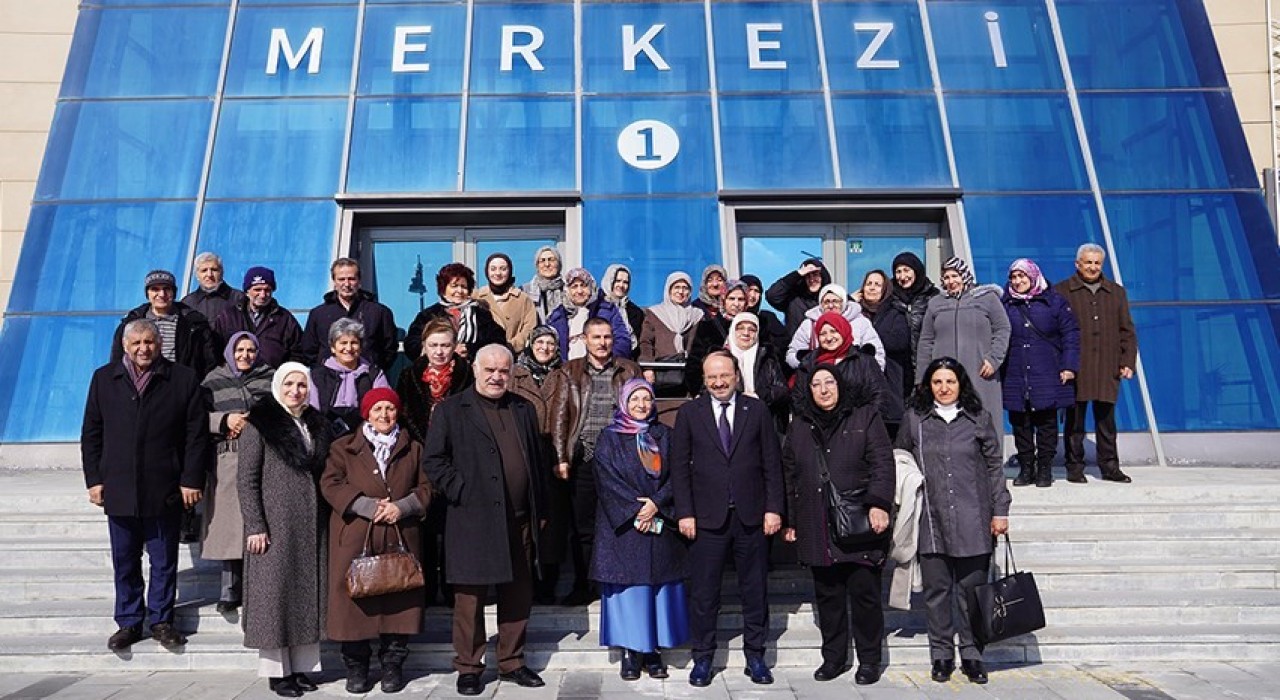 ETÜde 60+ Tazelenme Üniversitesi Öğrencileri ders başı yaptı
