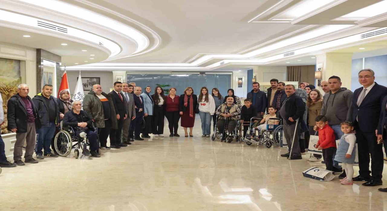 Farklı İllerden Gelen Depremzedelerden Başkan Şahine Vefa Ve Teşekkür Ziyareti