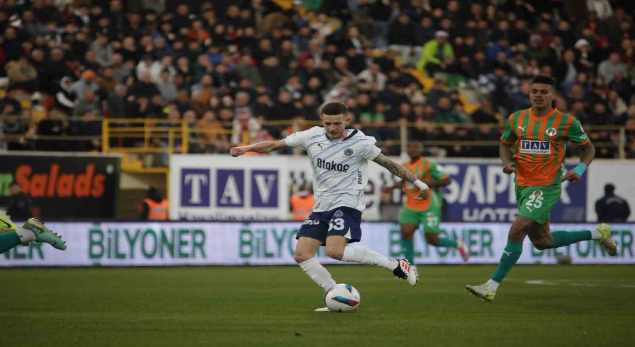 Fenerbahçenin Süper Ligde 4000. golünü Szymanski attı