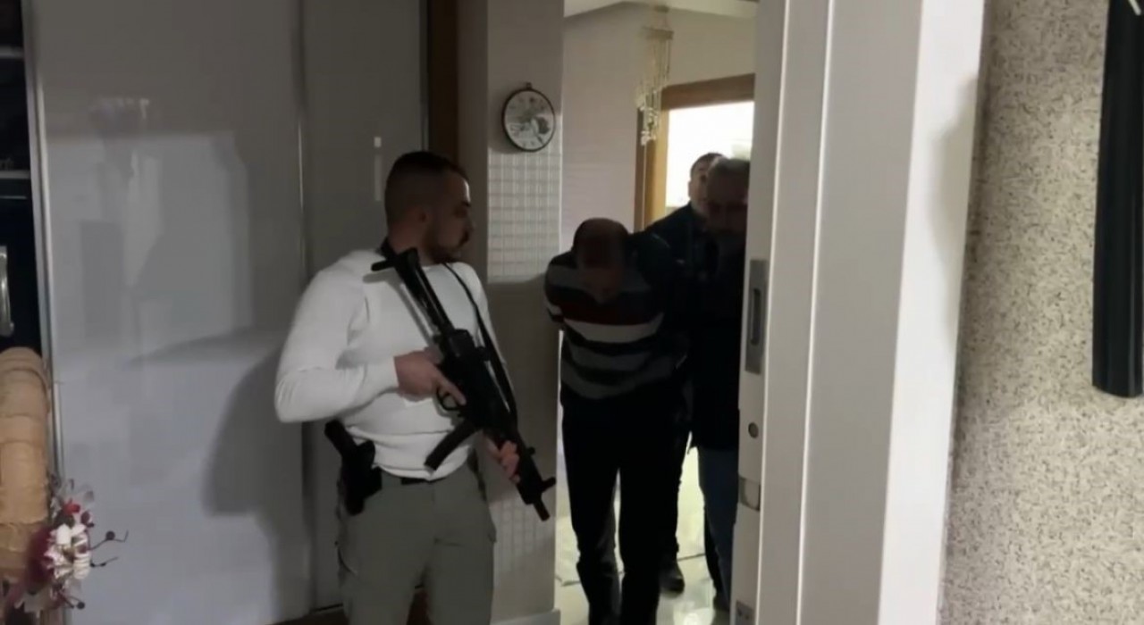 FETÖden 12 yıl 6 ay hapis cezasıyla aranıyordu...Firari astsubay sahte kimlikle yakalandı