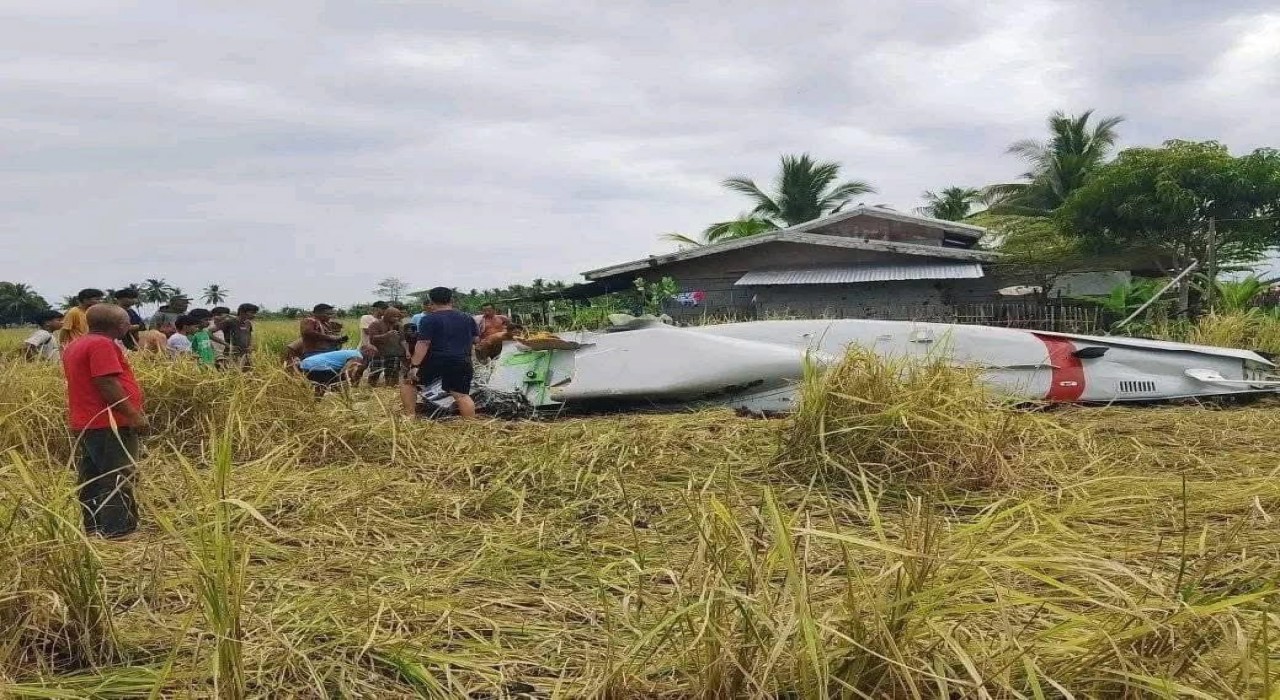 Filipinlerde küçük uçak düştü: 4 kişi öldü