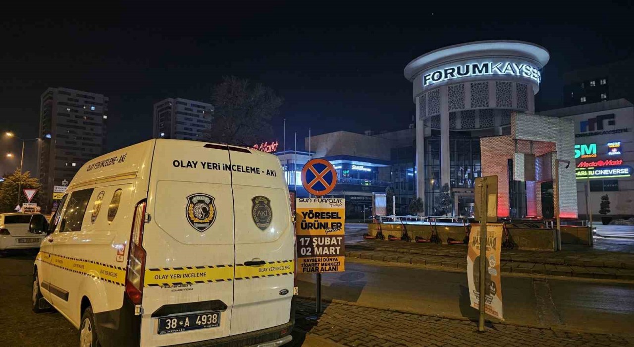 Forum AVMnin bahçesinde bıçaklama: Anne ve 2 kızı bıçaklandı