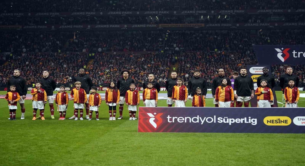 Galatasaray, Fenerbahçe ile puan farkını korudu