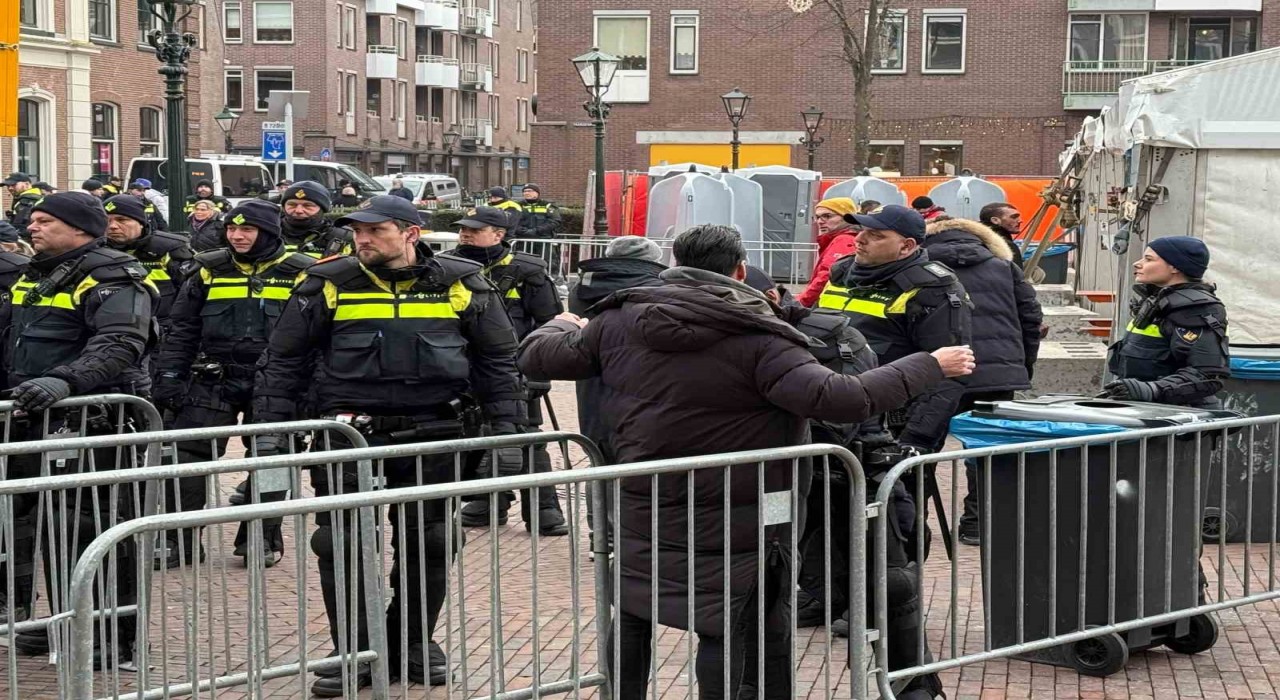 Galatasaray taraftarı, Alkmaar şehir merkezinde toplandı