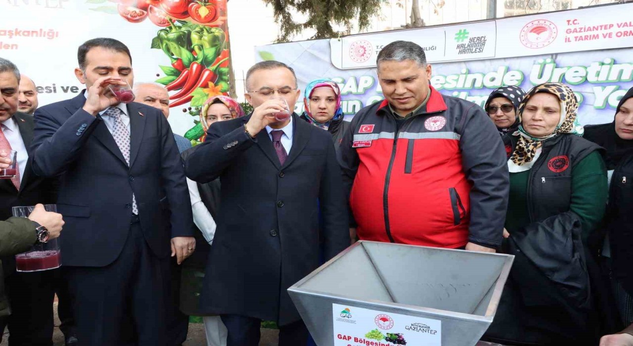 Gaziantepte çiftçilere üzüm sıkma makinesi dağıtıldı