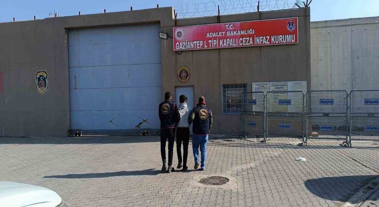 Gaziantepte dolandırıcılık ve yağma suçlarından aranan 2 şüpheli yakalandı