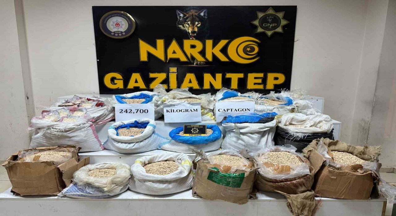 Gaziantepte operasyon yapılan araçtan çuvallar dolusu uyuşturucu çıktı