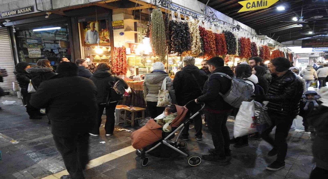 Gaziantepte Ramazan öncesi hafta sonu çarşı pazarda yoğunluk