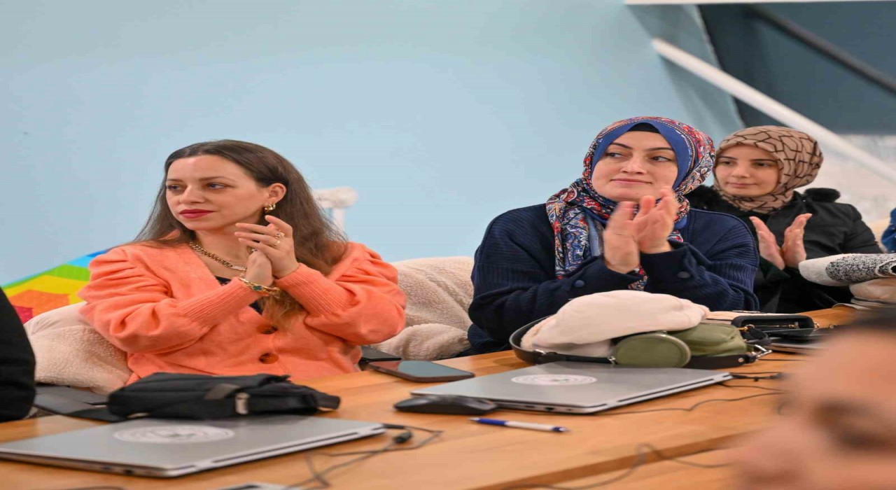 Gaziosmanpaşada Annelere Teknoloji Eğitimi sertifikası verildi
