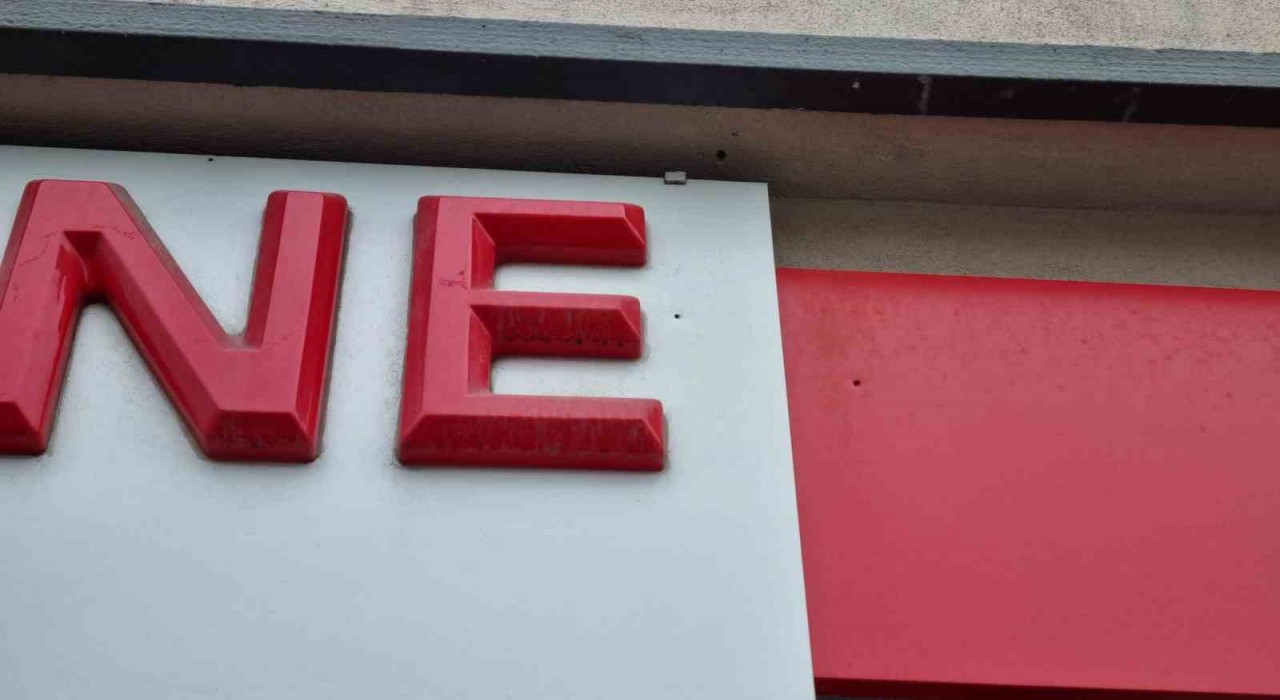Gaziosmanpaşada motosikletli saldırganlar eczaneye ateş açtı, şüpheliler güvenlik kamerasına yakalandı