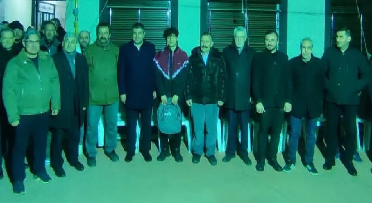 Gediz Belediyesinden askere giden gençlere anlamlı hediye