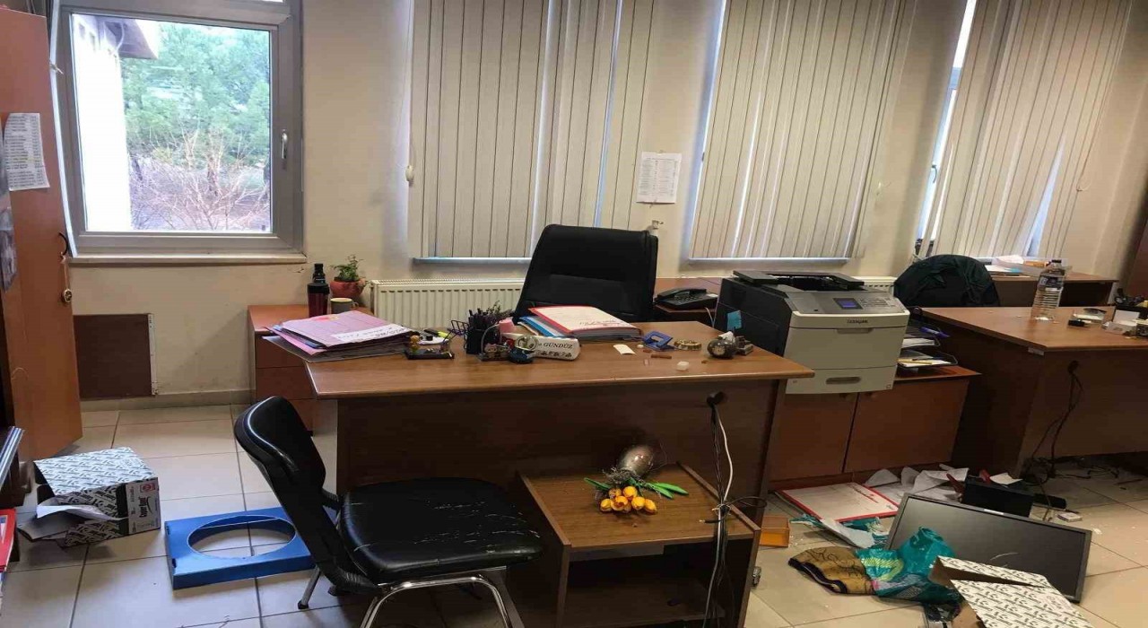 Gedizde adliye personeline saldırı