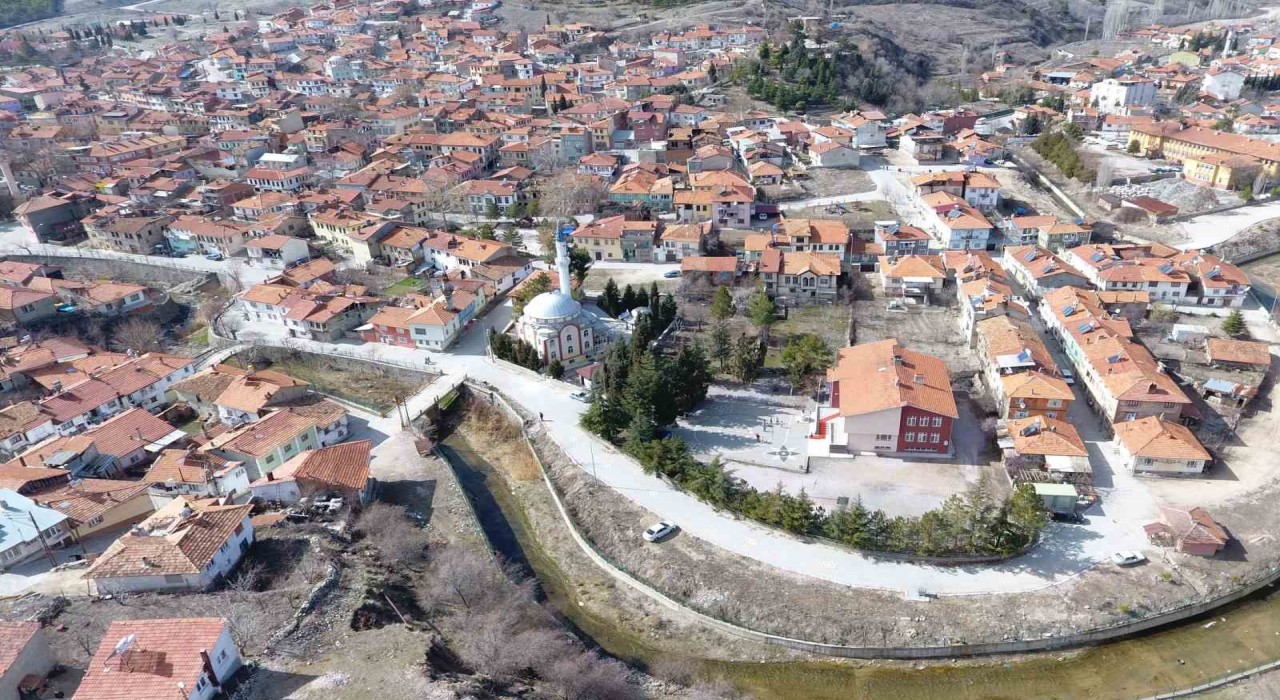 Gedizde köy nüfusu eriyor