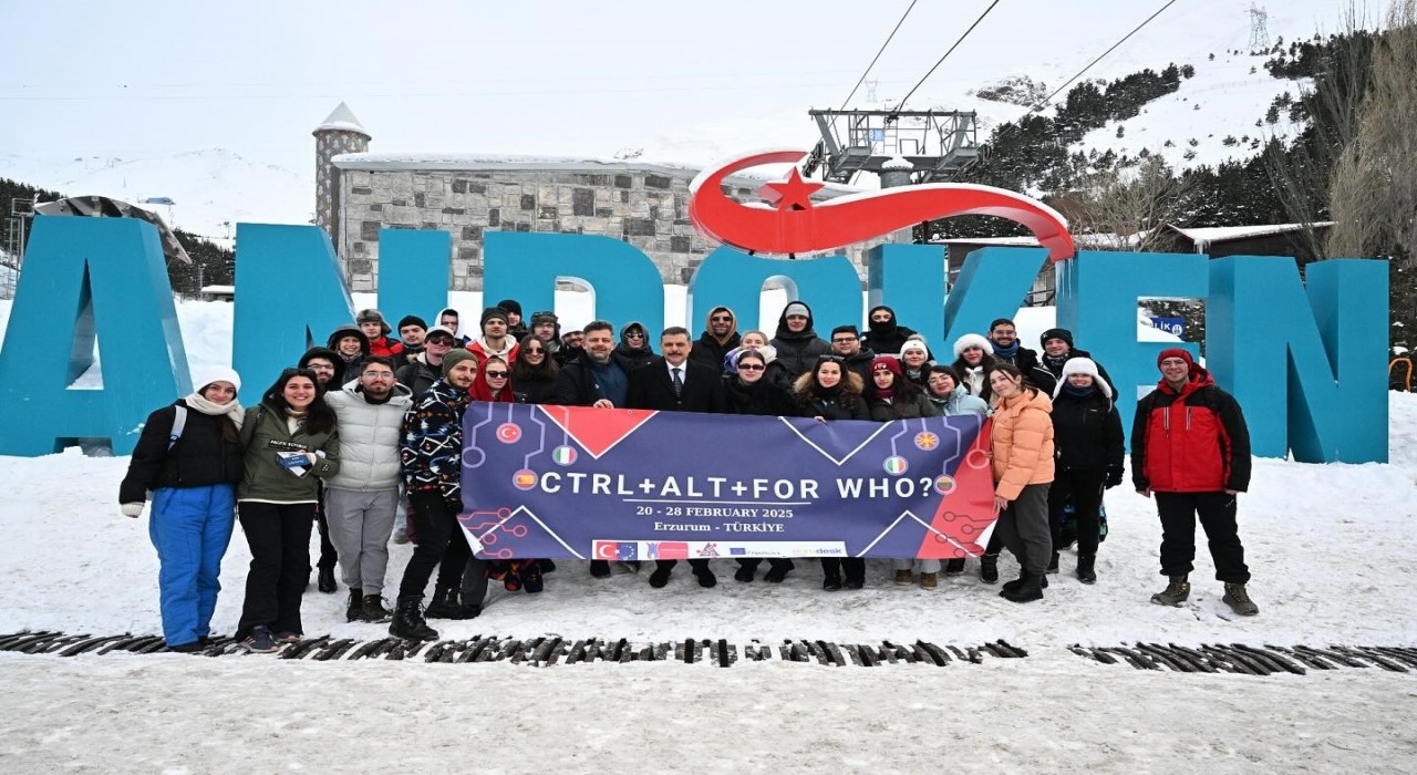 Gençler Ctrl+Alt+For Who? projesi kapsamında buluştu