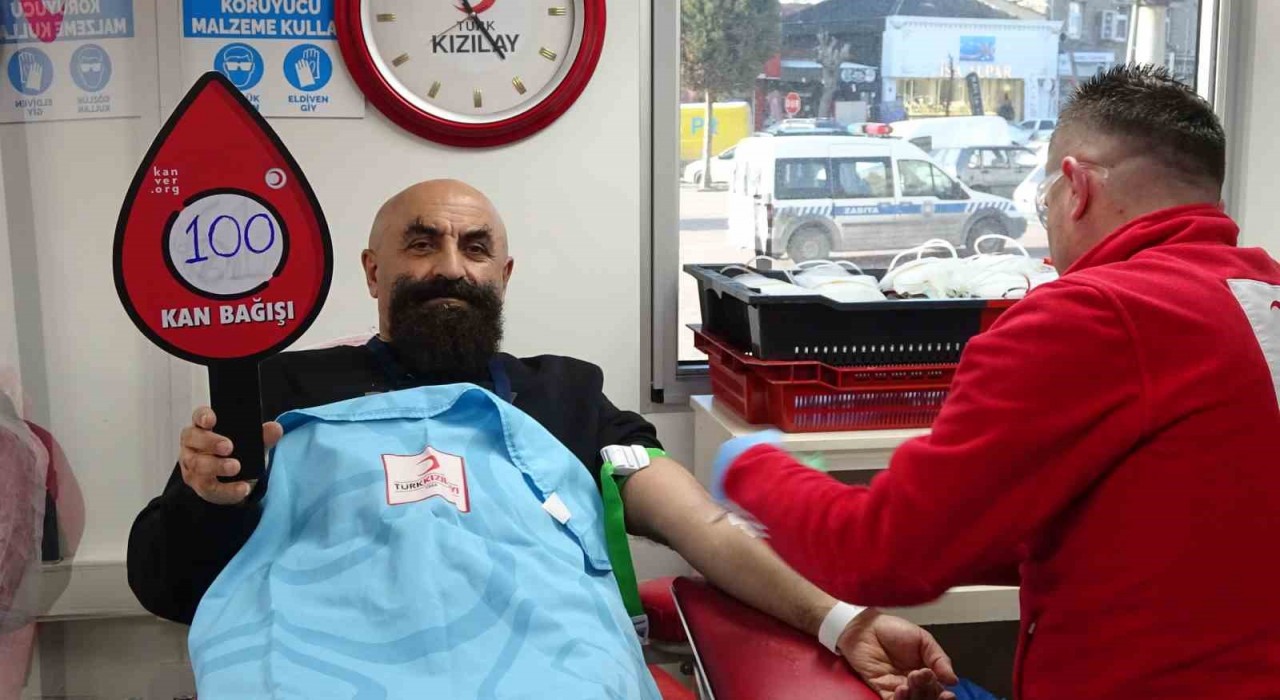 Genel Cerrahi Uzmanı Dr. Kerem Keskin, 100üncü kan bağışında bulundu