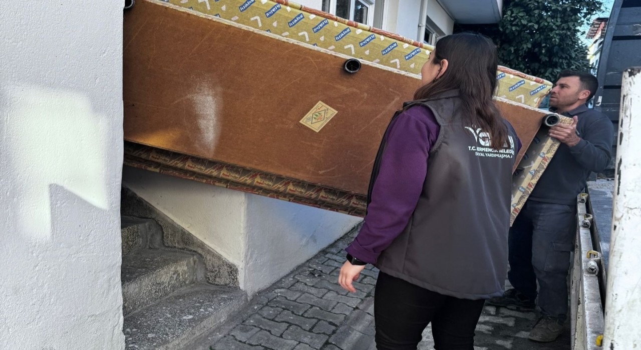 Germencikte ikinci el eşyalar, ihtiyaç sahiplerine ulaştırılıyor