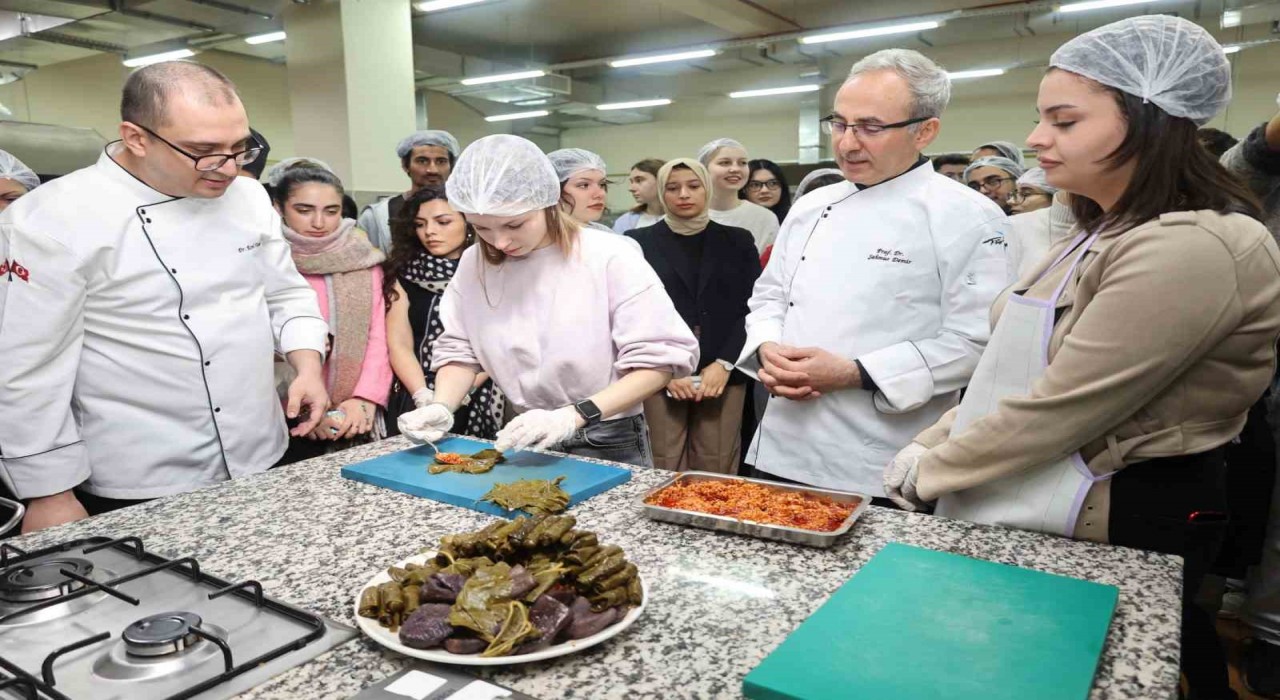 GİBTÜde Kültürel Buluşma: Uluslararası öğrenciler Türk mutfağını keşfetti