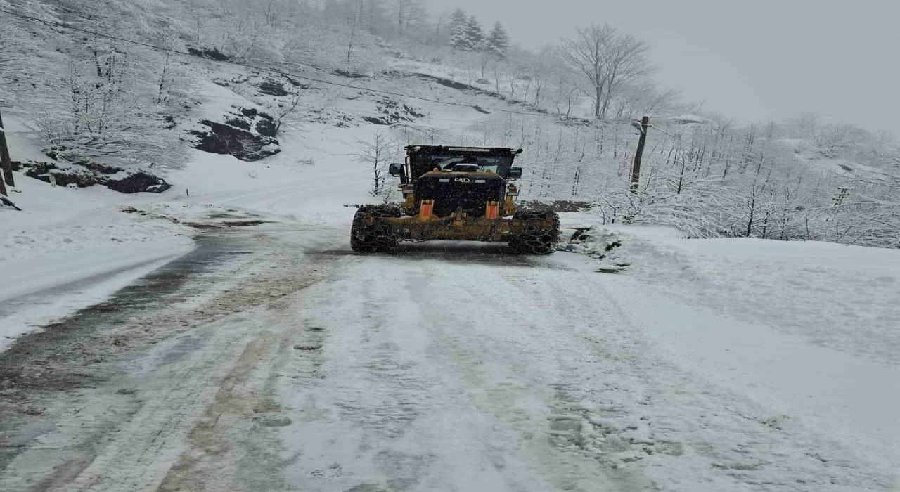 Giresunda 432 köy yolu ulaşıma kapandı