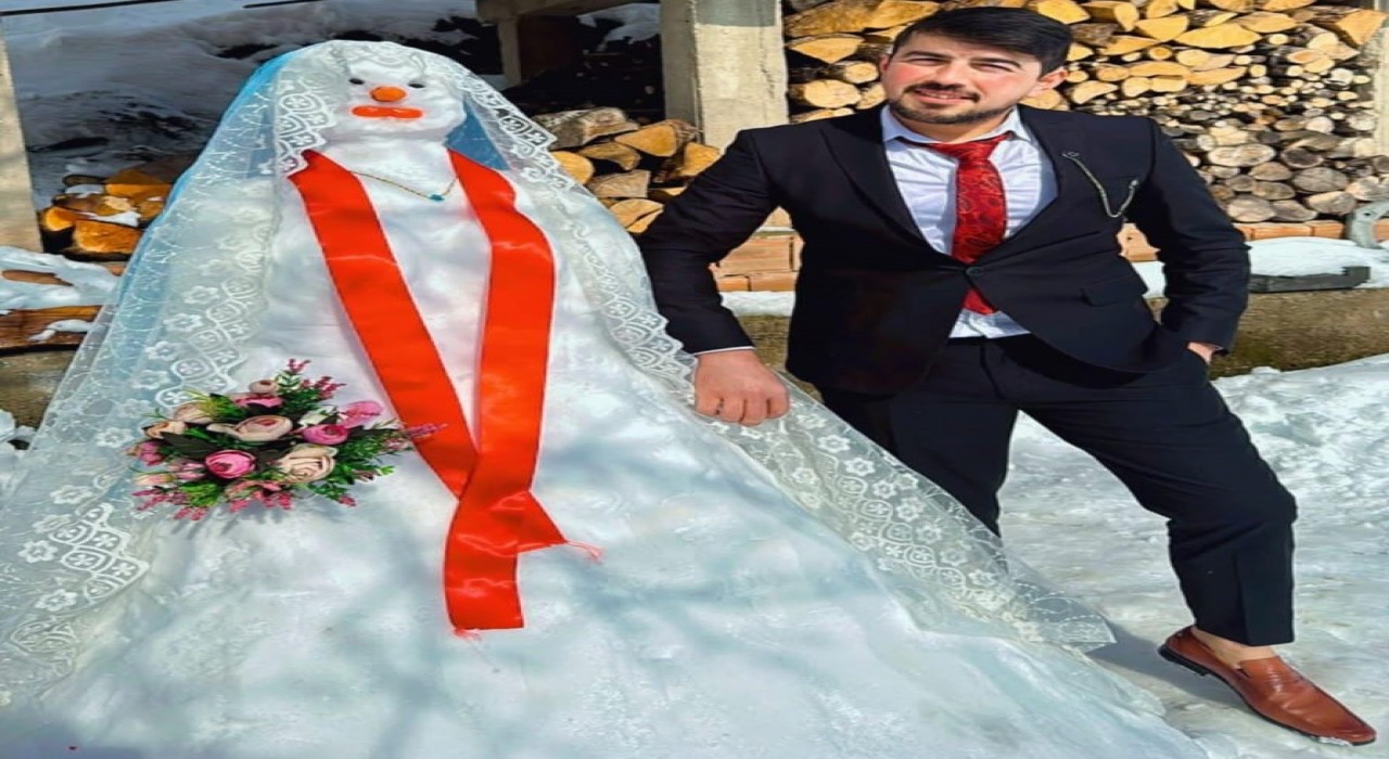 Giresunda sıra dışı düğün: Kardan yaptığı geline Münire ismini koydu, takı töreni yaptı