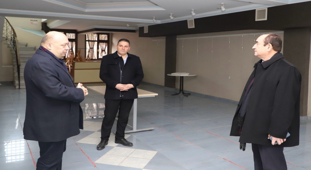 Gönen Belediyesi konferans salonu yenileniyor