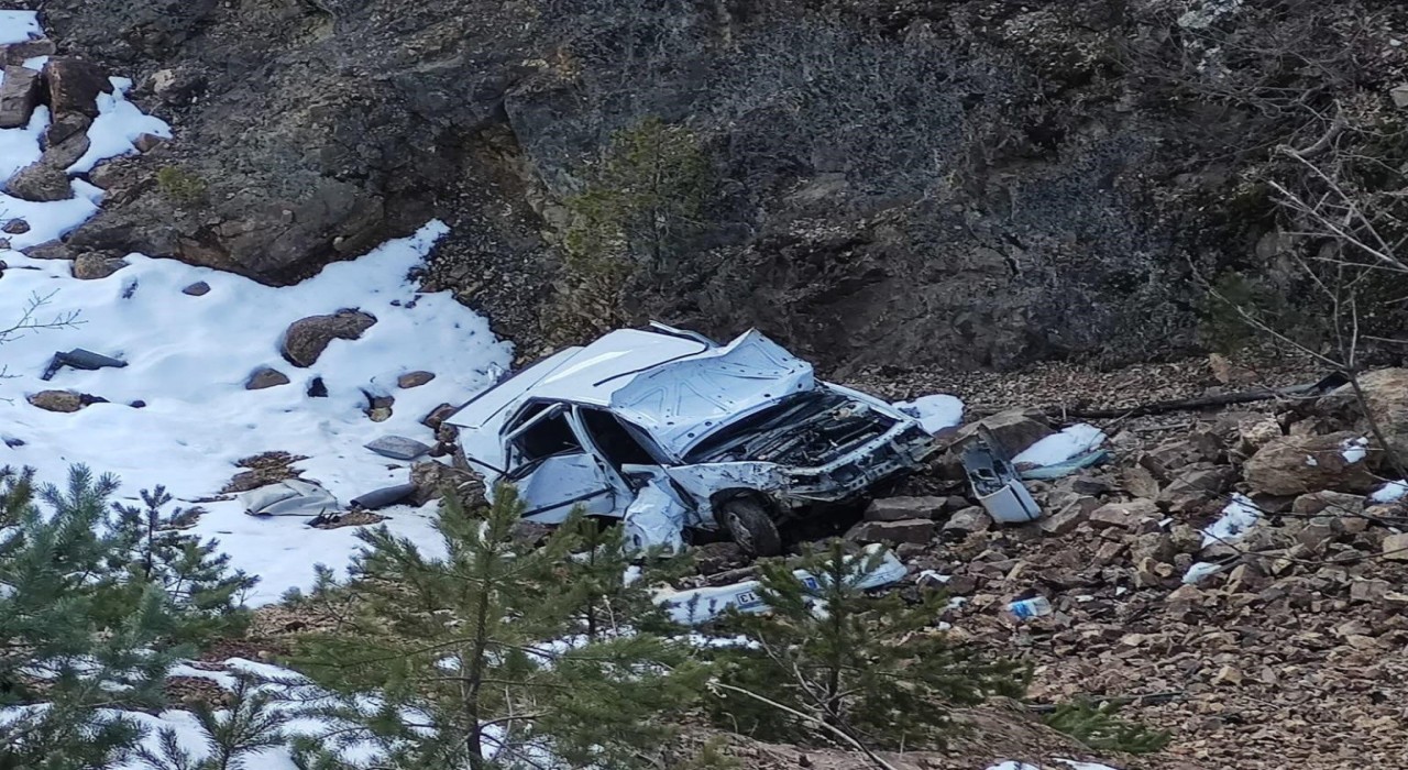 Gümüşhanede otomobil 80 metrelik uçuruma yuvarlandı: 1 ölü