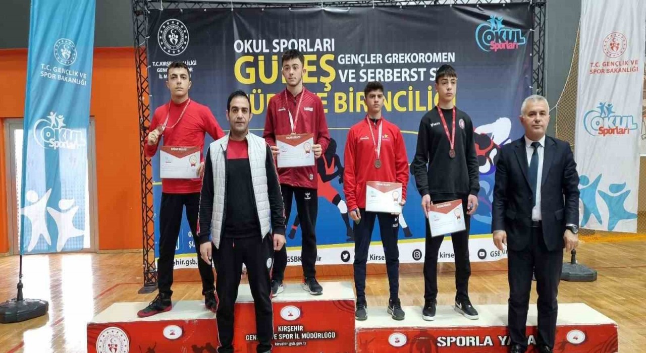 Elazığlı Güreşçiler Türkiye Şampiyonasında Madalya Kazandı