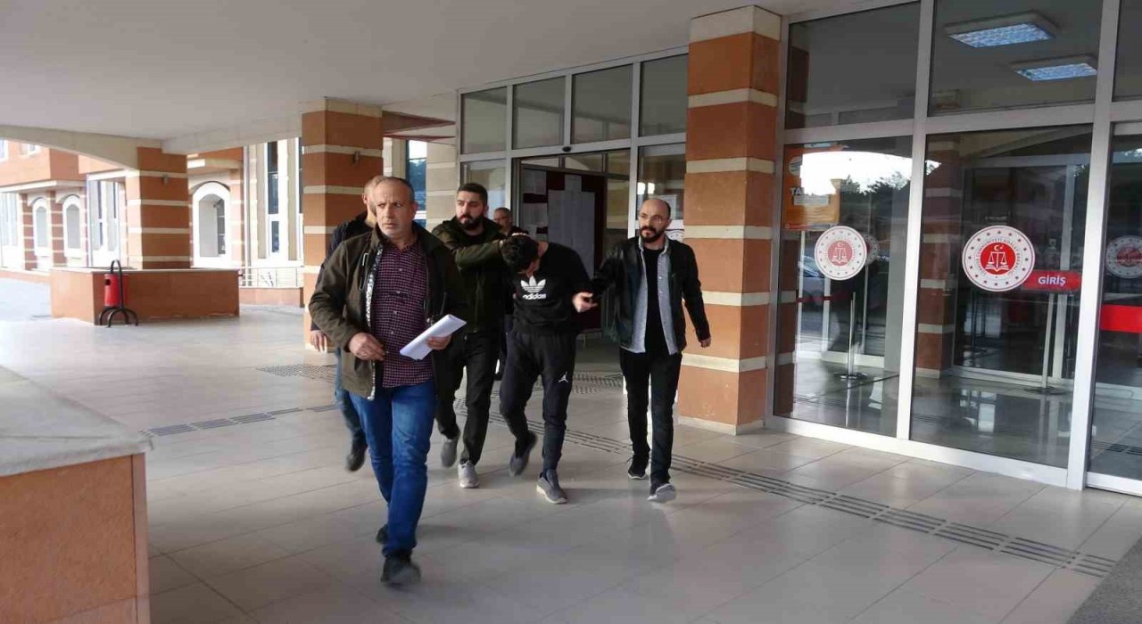 Gürültü için evinde komşusunu öldüren sanığa müebbet hapis talebi