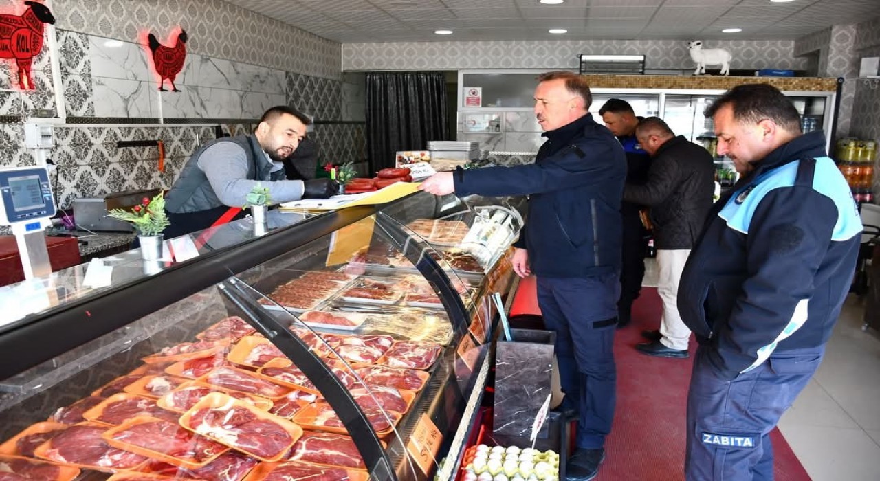 Güründe kasaplar ve marketler denetlendi