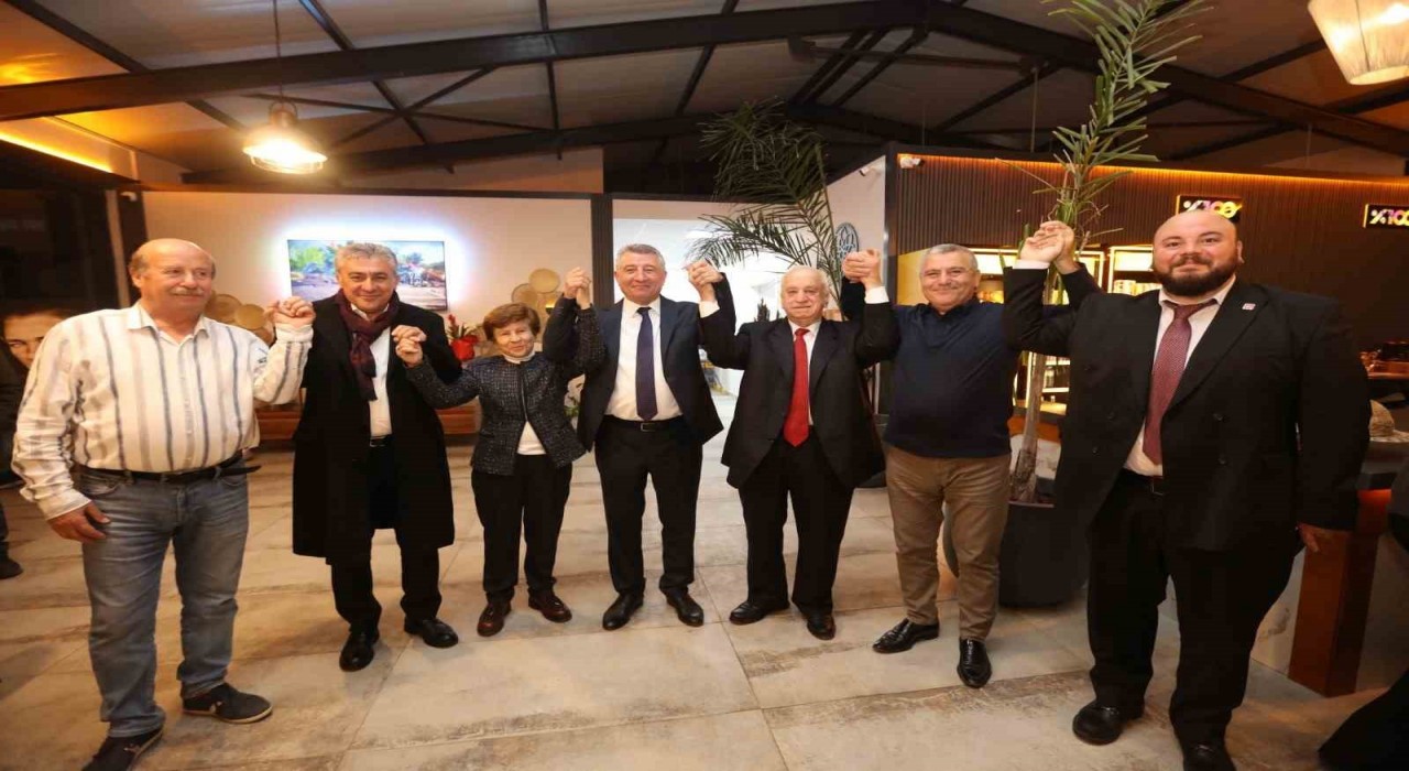 Güzelbahçe siyaseti, dostluk yemeğinde bir araya geldi