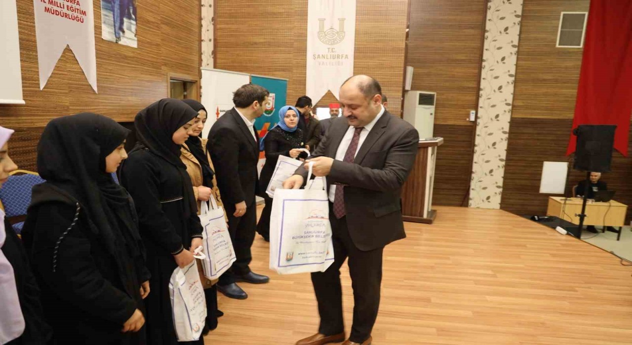 Hafız çocuklara tablet hediye edildi
