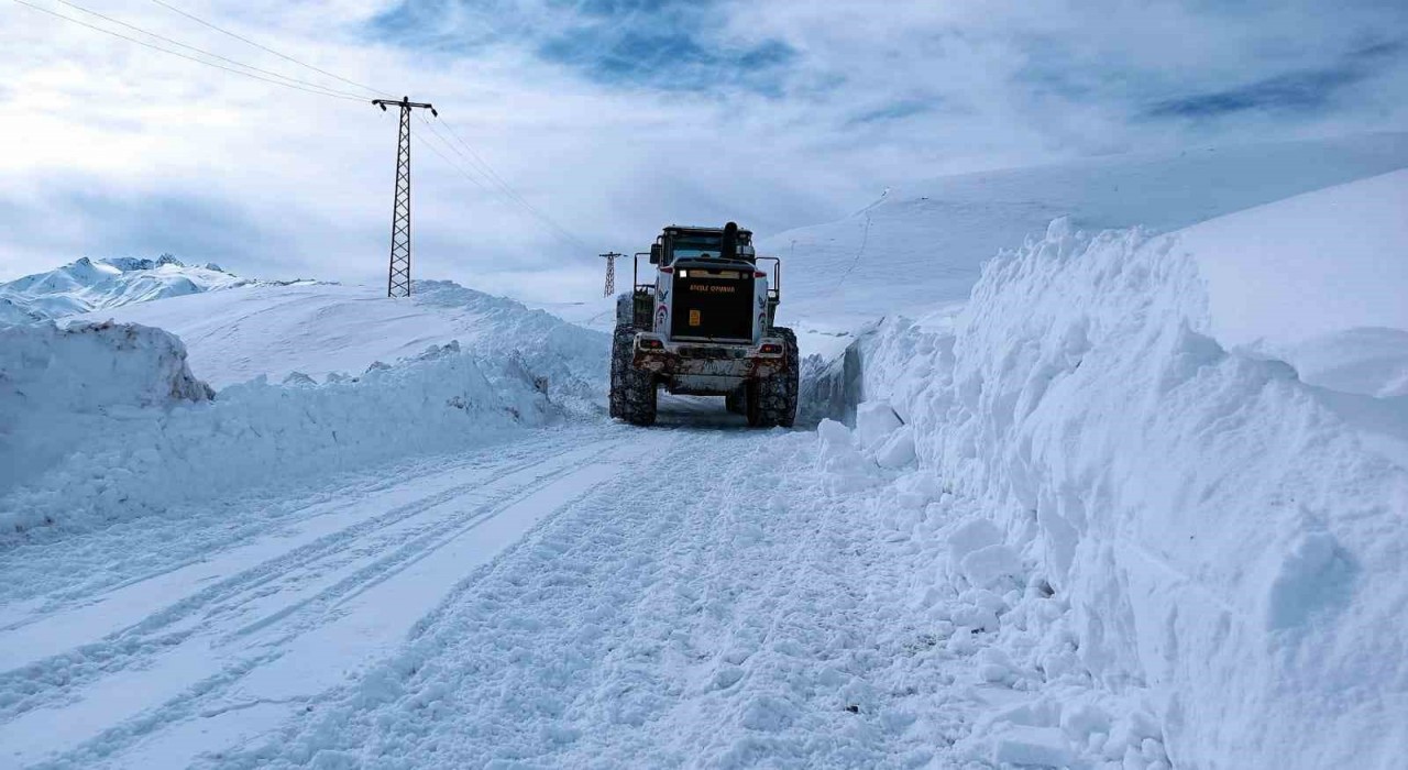 Hakkaride 2 yerleşim yerine çığ uyarısı