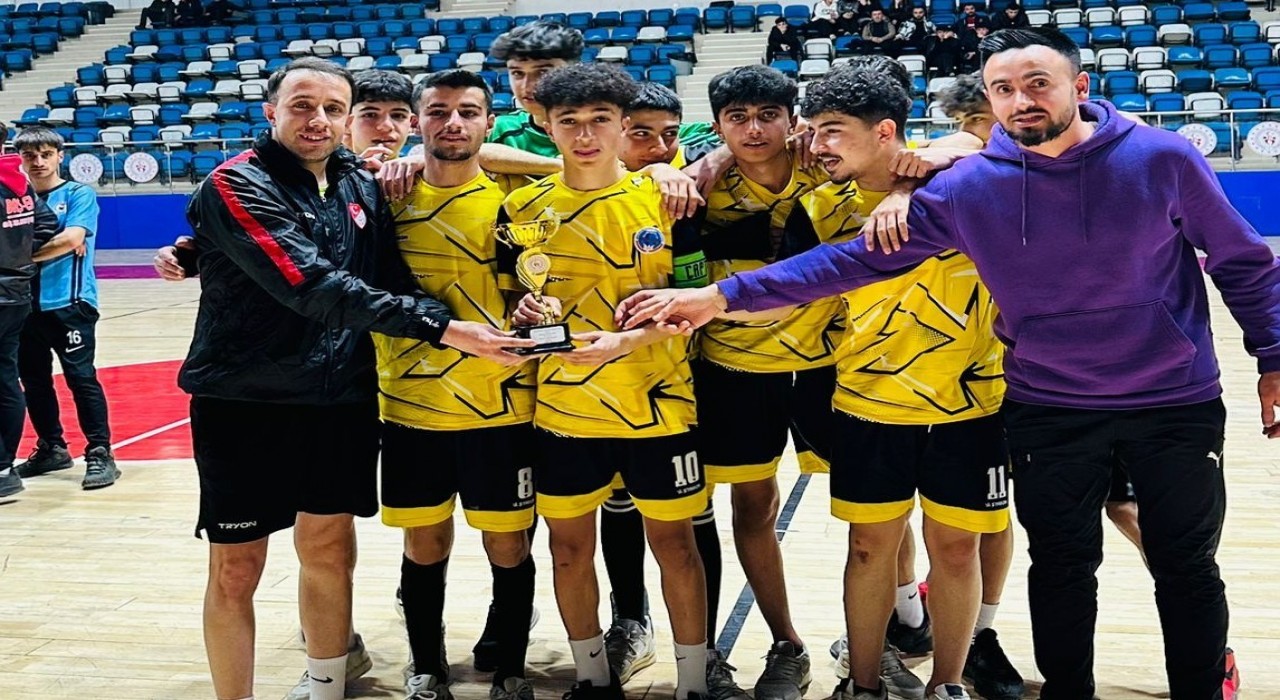 Hakkaride futsal müsabakaları sona erdi