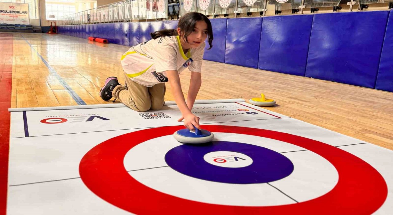 Hakkaride ilk defa Floor Curling müsabakaları yapıldı