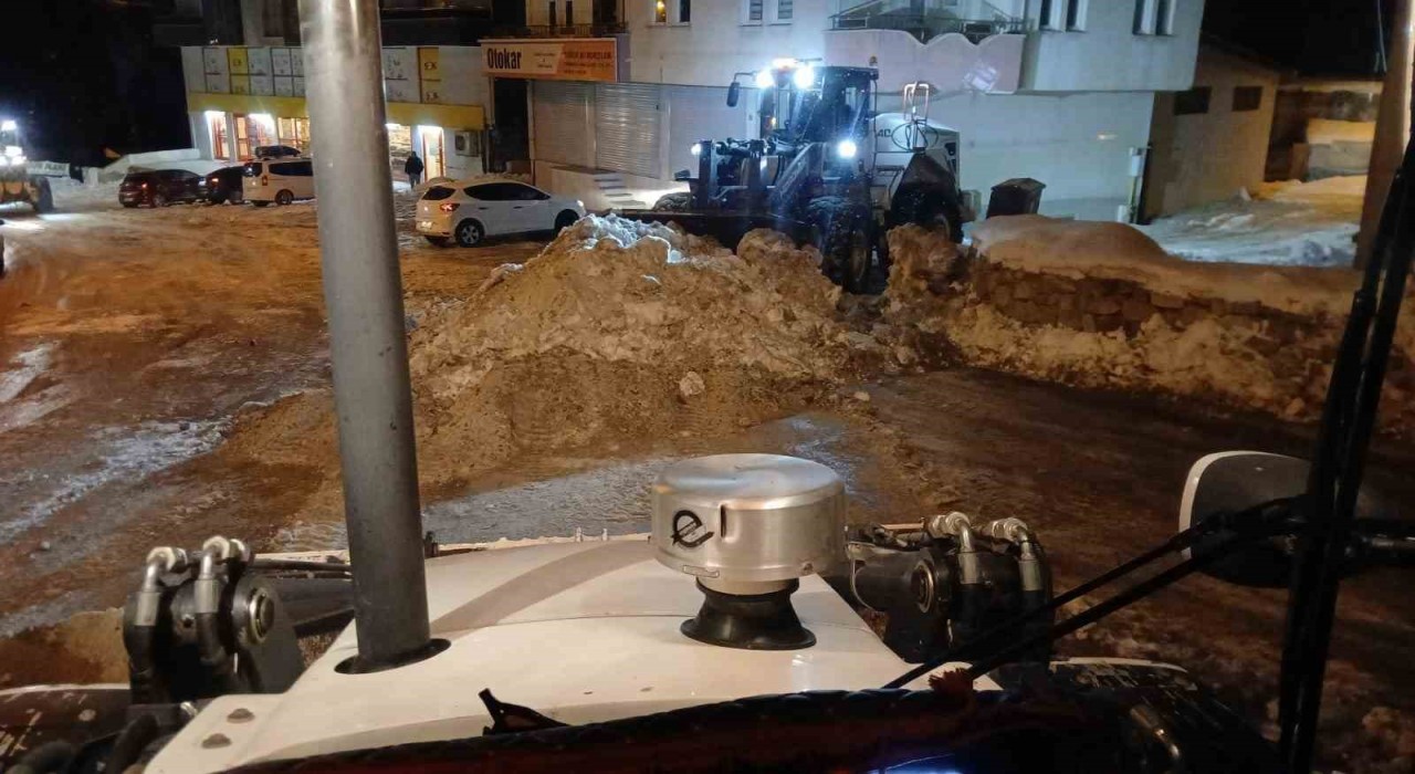 Hakkaride karla mücadele çalışması
