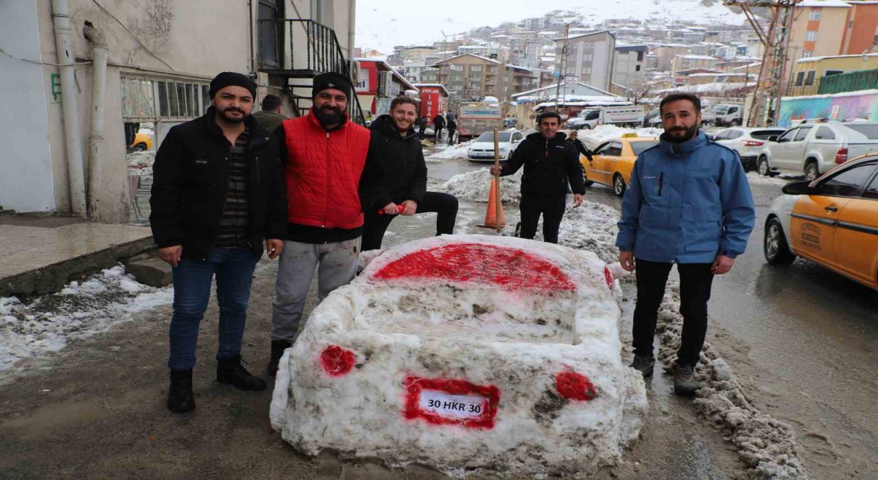 Hakkari'de Esnaftan Kardan Arabaya İlgi Çekici Dokunuş