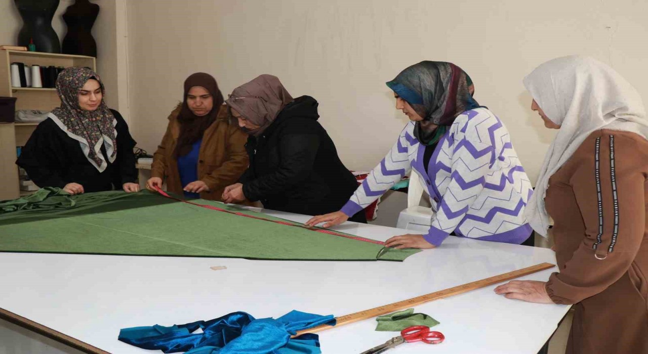 Haliliyede annelere meslek çocuklara eğlence