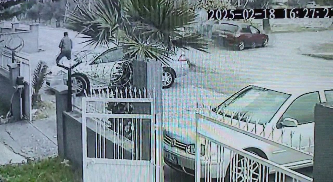 Hatayda hafif ticari araç otomobille çarpıştı: 1i ağır 3 yaralı
