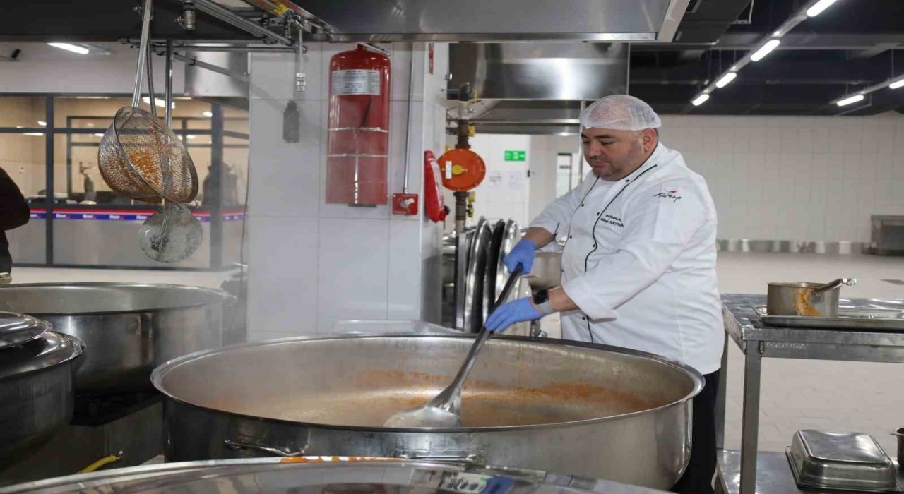 Her gün bin ihtiyaç sahibine yemek