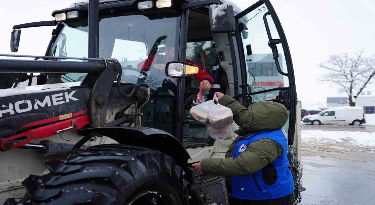 Her şartta ihtiyaç sahiplerinin yanındalar