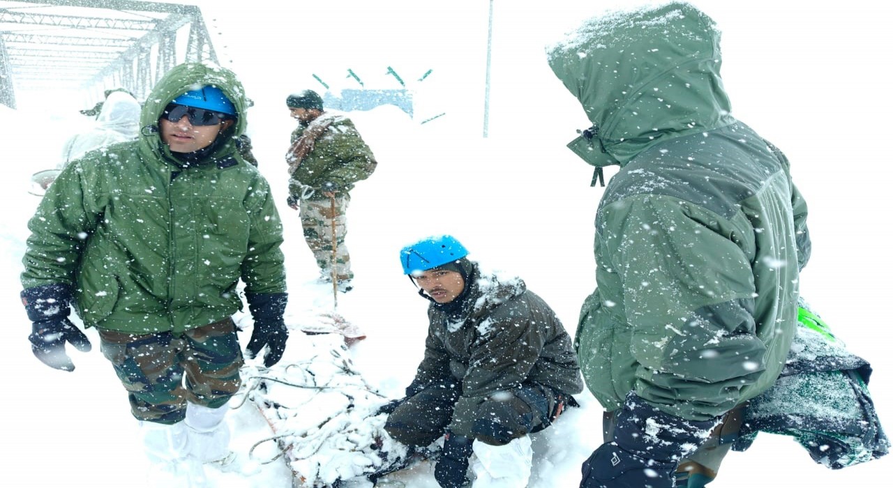 Hindistanda çığ: 41 kişi kar altında mahsur kaldı